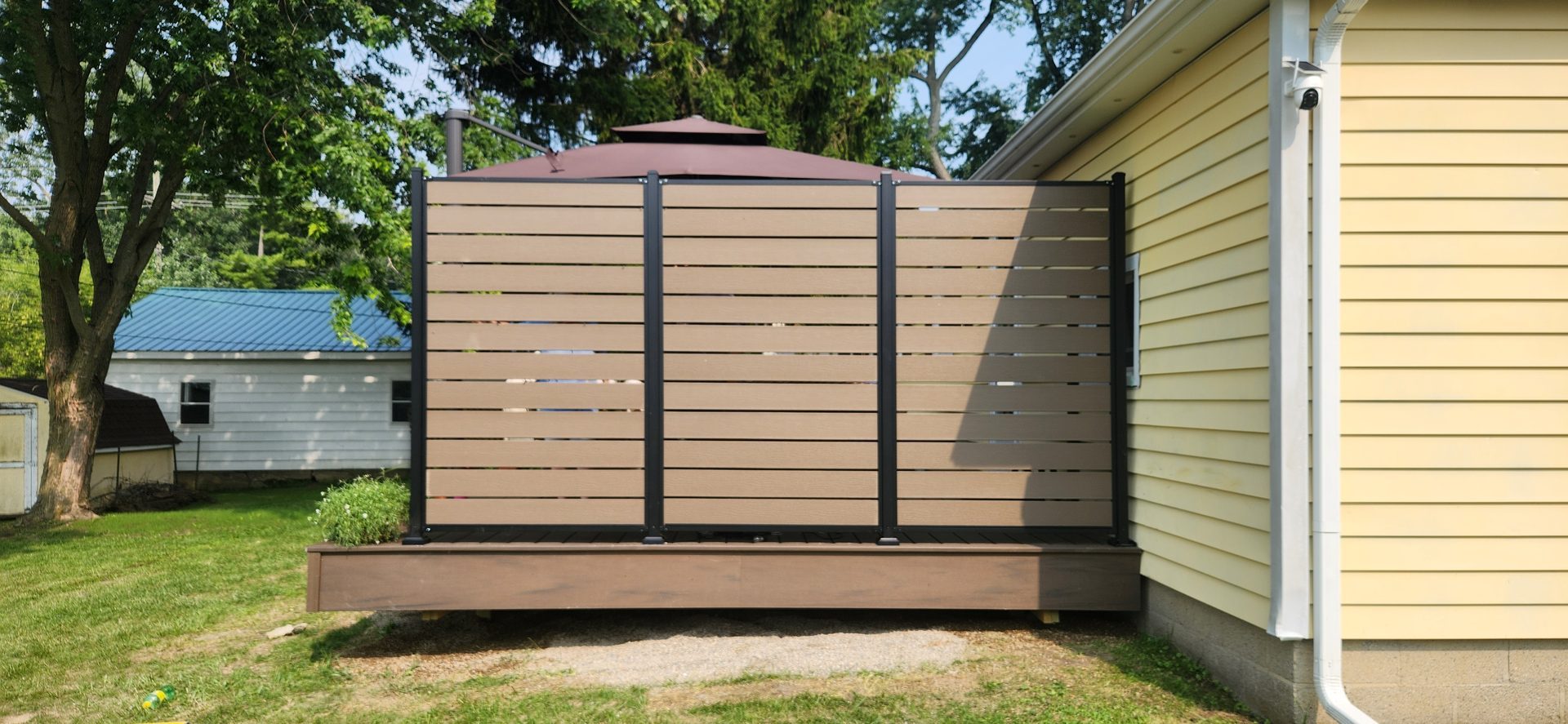 Deck privacy screen detail